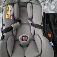 Graco Snuglite I size R129 Car Seat and Car Base