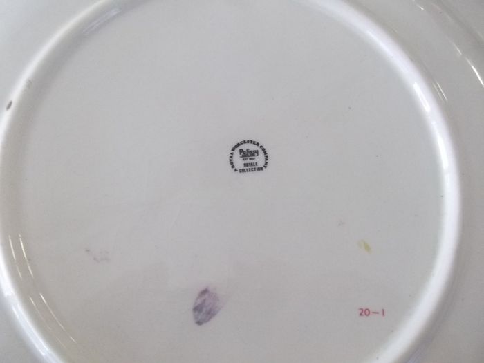 a lovely royal worceshire wall plate