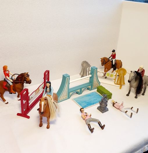 Fantastic Bundle Schleich Horses, Riders & Jumps