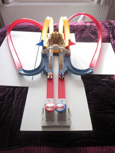 Hot Wheels Mario Kart Bowsers Castle