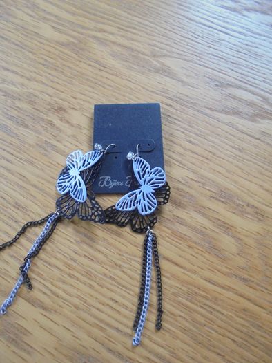 Earrings x 6 for Sale