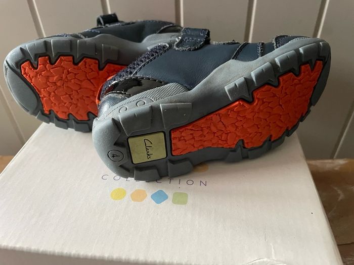 Clarks Baby first shoes Dinosaur with lights size UK 4 F