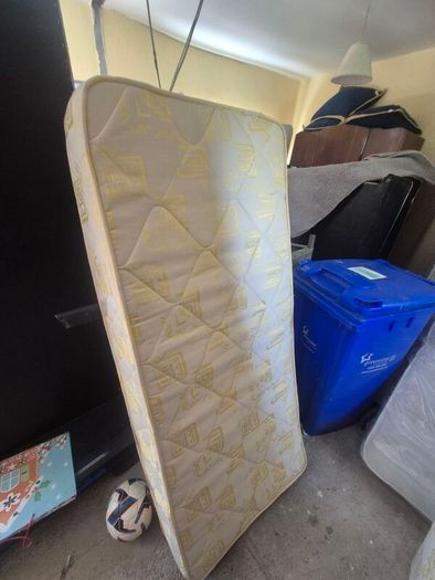 Single bed with pull out spare