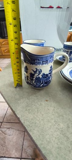 Arklow WILLOW IRELAND Blue and White inc Willow pattern 2 cup and saucers with milk jug set in saucer olso open suger bowl set in saucer 8 pices set 60.00 euro.