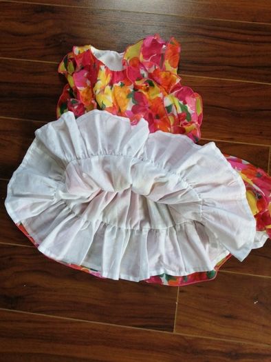 Girl's dress age 3 - 4