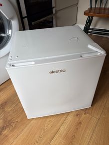 Electriq Small Freezer