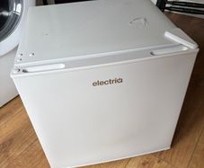 Electriq Small Freezer
