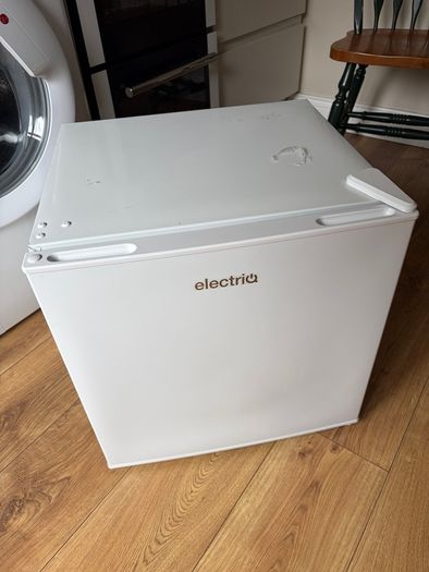 Electriq Small Freezer