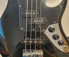 squire vintage modified jaguar short scale bass.