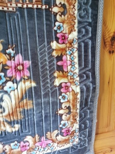 3in1 Matching Set: Grey Persian Style Rug + Home Decoration + Small Lamp
