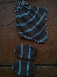 BNWOT Next Hat and Mittens 3-6Months