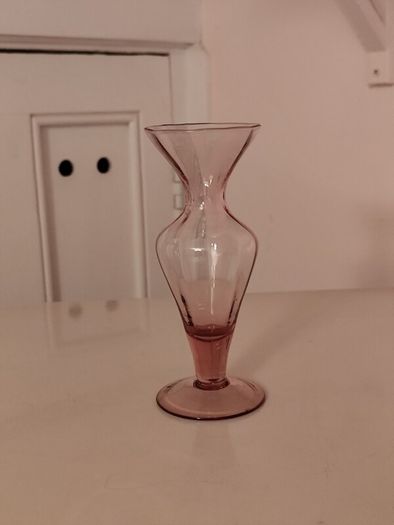 Beautiful Vintage Dusky Pink Small Glass Vase