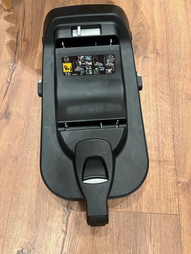 Maxi Cosi Baby Car seat and isofix base