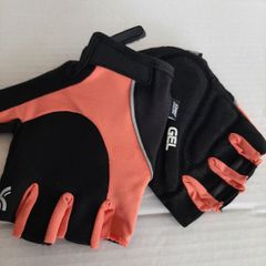 New cycling gloves with tag