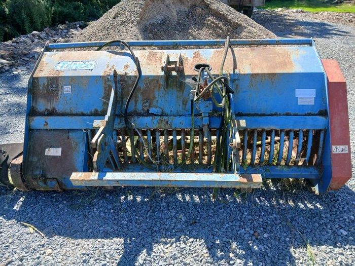 Cattle trailer,shear grab ,tanco chopper,yard scra