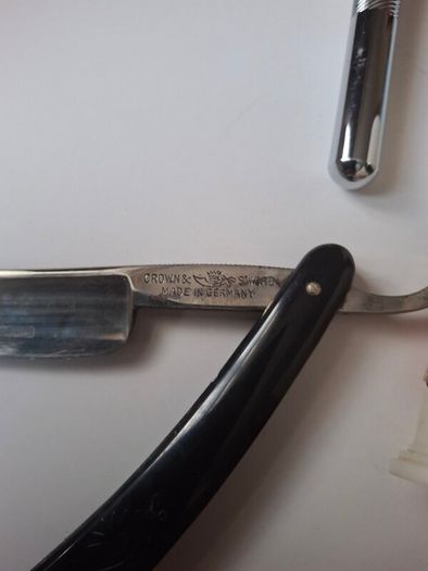 A Job Lot Of Vintage Shaving Razors & Blades + Brush Cut Throat Razor