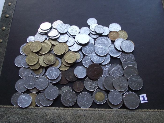 A Lot of 670 grams of Italian coins