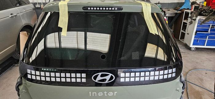 Hyundai Inster window