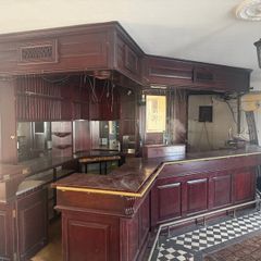 Bar and ice machine