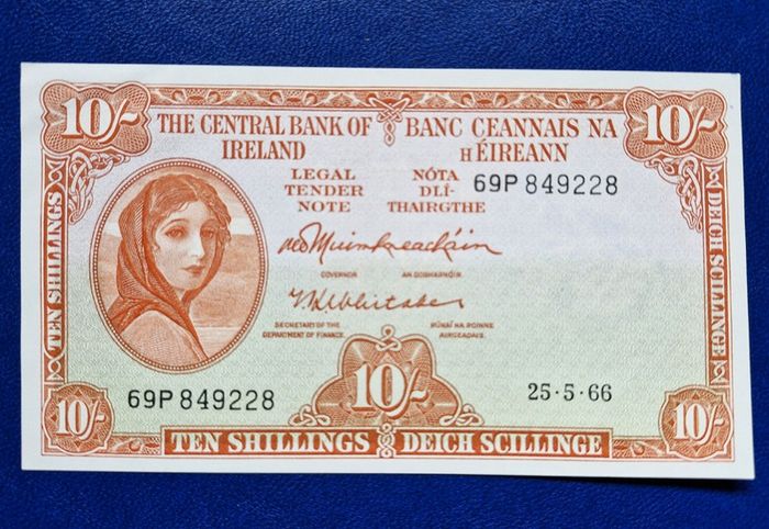 Ireland UNC 1966 10/ Shilling (69P) Lady Lavery