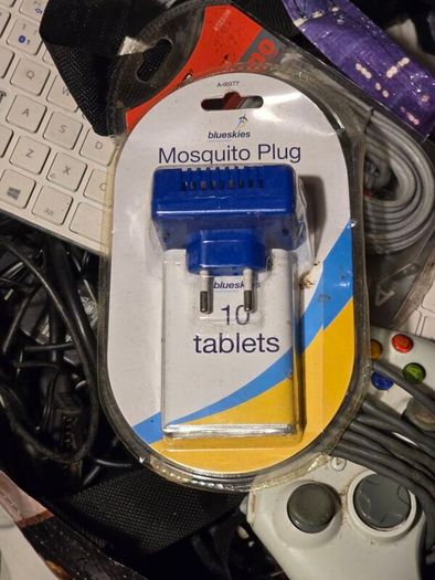 Joblot Electronics: controller, mobile + laptop chargers, laptop batteries, cables, etc