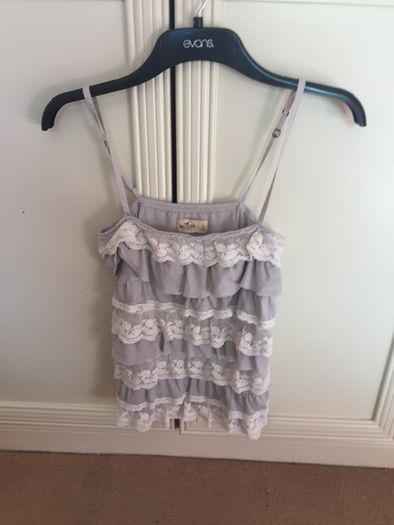 Hollister size L pretty grey top