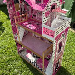 Kidkraft Dolls House
