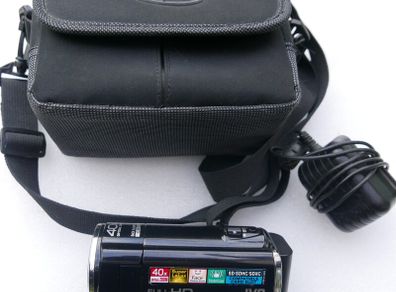 JVC Full HD Camcorder JVC Everio GZ-E15BE Camcorder 4Gb SD Hybrid 40x Optical Zooms and carry case