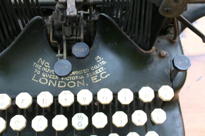 Oliver London Green Typewriter / Old and Industrial Deco / Vintage Decoration/ Teen Bedroom and Office / Museum Collection