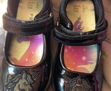 girl black shoes
