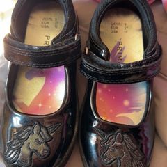 girl black shoes