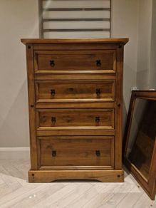 chest of drawers