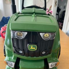 John Deere Kids Tractor Engine Worktable