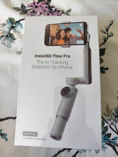 Insta360 Flow Pro The Al Tracking Stabilizer for iPhone