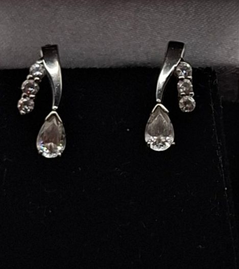14 ct white gold earrings