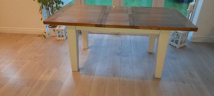 Extendable solid oak dining table