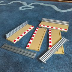 Scalextric C8223: 4x Half Straight Borders & Barriers