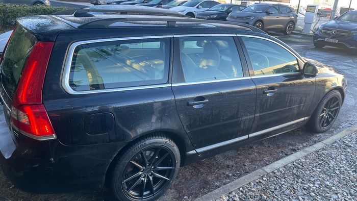 18 inch Arceo Monaco black alloys with new tires and rings for Volvo
