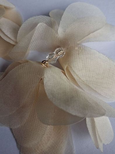 Cream Vanilla Juilette Cascading Floral Petal Clip On Earrings