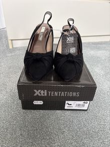 Ladies shoes