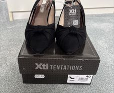 Ladies shoes