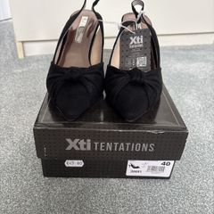 Ladies shoes