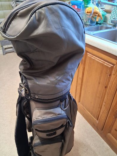 Golf Clubs. Complete Set Of Mens Right Handed Golf Clubs. Collect In Dublin Or Receive Via Post.