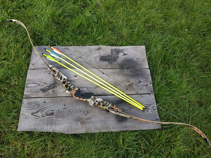 Archery Bow, 64" Recurve, ILF Limbs (30, 40, 50 lbs), +3x carbon arrows