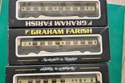 Graham Farish N gauge British Railways (BR) Mark 1 passenger coaches