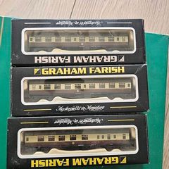 Graham Farish N gauge British Railways (BR) Mark 1 passenger coaches