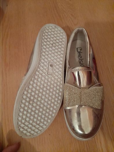 Girl's shoes