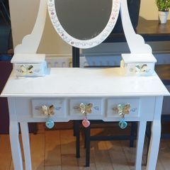 vanity table