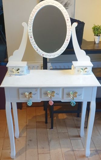 vanity table