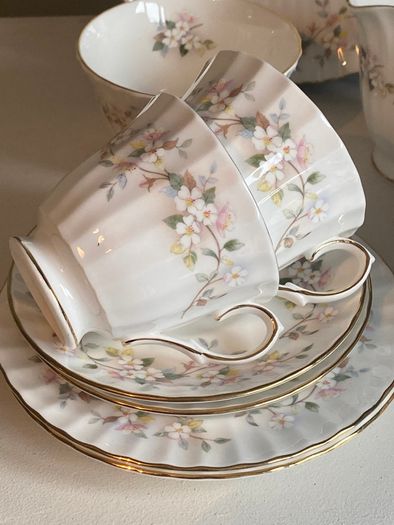 New unused Duchess Caprice 19 piece china tea set in excellent  condition